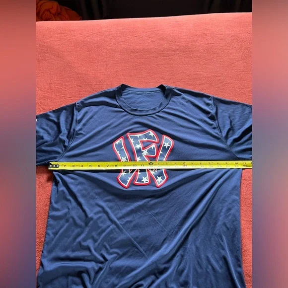 Men’s athletic shirt with graphic. - Picture 4 of 7